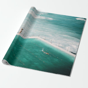 Papel De Presente Pessoas em pé e nadando na piscina de natação a