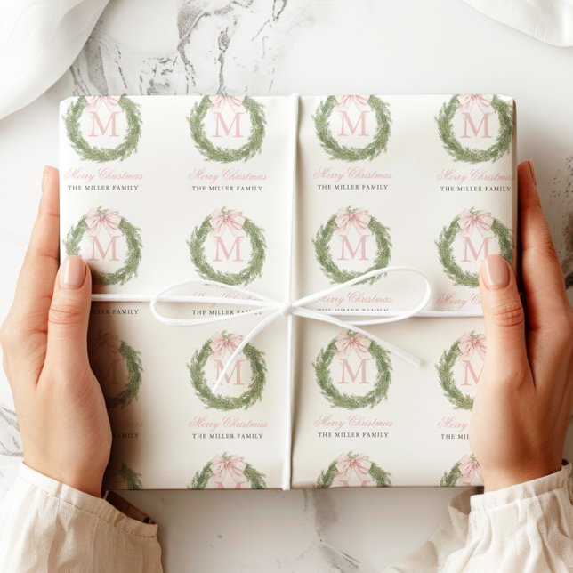 Papel De Presente Pink Bow Monogram Wreath Christmas (Criador carregado)