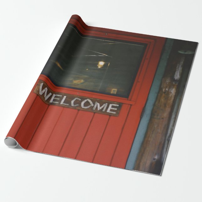 PAPEL DE PRESENTE PORTA FECHADA DE MADEIRA VERMELHA (Desenrolado)