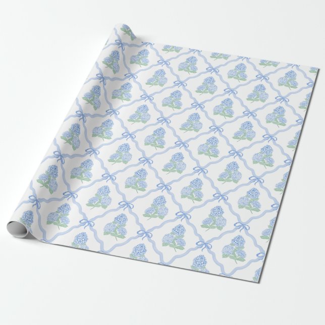 Papel De Presente Preppy Blue Hydrangea with Blue Bow Trellis (Desenrolado)