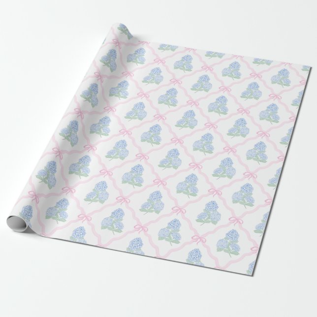 Papel De Presente Preppy Blue Hydrangea with Pink Bow Trellis (Desenrolado)