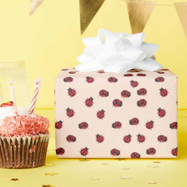 Papel De Presente Presente de padrão Ladybug rosa (Festa de aniversário)