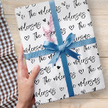 Papel De Presente Preto e Branco Seu Nome Familiar Coração Padrão<br><div class="desc">Esta design simples e moderna é composta de uma tipografia de escrita lúdica.</div>