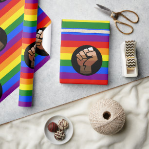 Papel De Presente Punho erguido da bandeira das pessoas queer do Sli