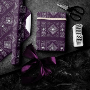 Papel De Presente Púrpura e Ornamentado prateado Broche cozido