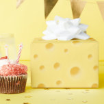 Papel De Presente Queijo de Cheddar Realista Engraçado Presente<br><div class="desc">Este presente parece feito de queijo e é a forma perfeita de entregar um presente de queijo para aniversários ou Natal. Este ornamento vai parecer excelente nas árvores de Natal e em toda a sua rodada.</div>