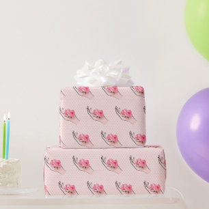 Papel De Presente Rosa Em Mão Nos Corações