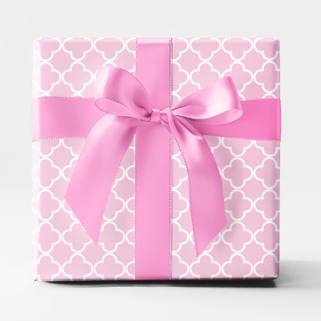 Papel De Presente Rosa Pastel e Treliça Branca em Quatrefoil (Pastel Pink and White Lattice Quatrefoil Wrapping Paper)