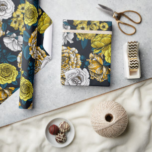 Papel De Presente Rosas amarelas, brancas e bicolores com folhas azu