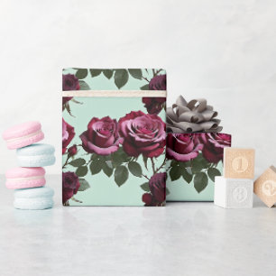 Papel De Presente Rosas Ricas Roxas E Vermelhas Profundas Em Um Verd