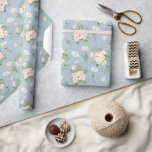 Papel De Presente Rosas Rosa Pálidas Em Azul<br><div class="desc">Rosas rosa pálidas em um fundo azul é o presente perfeito para o casamento...  que sua noiva amará.</div>