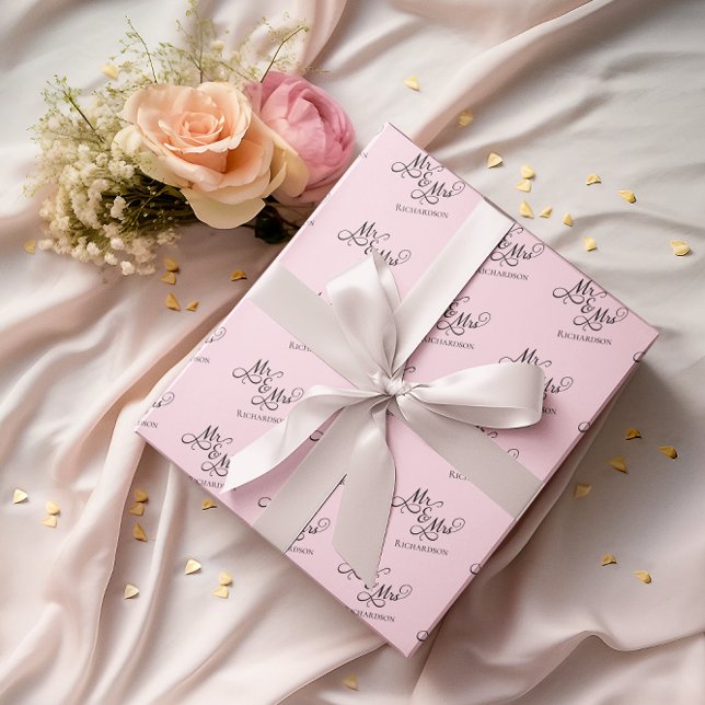 Papel De Presente Roteiro personalizado de Sr e Sra em rosa (elegant pink Mr and Mrs wrapping paper with script calligraphy for newlywed couples anniversaries)
