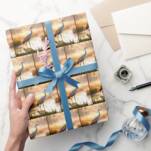 Papel De Presente Sanduíche Crane Em Um Manto