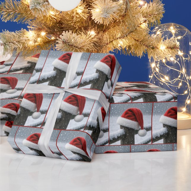 Papel De Presente Santa Hat On a Snowy Fence Post (Feriados)