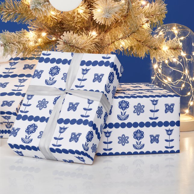 Papel De Presente Scandinavian blue Flowers and butterfly pattern (Feriados)