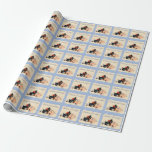 Papel De Presente Scottie Dog, Scottish Terrier Season's Saudações<br><div class="desc">Um cartão postal vitoriano vencedor da Vintage que foi redesenhado para uma nova geração daqueles que adoram imagens vitorianas. Black Scottie Dog a azul descobrindo seu presente.</div>