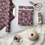 Papel De Presente Skeleton de Casamento Gótico e Rosa<br><div class="desc">Adotar a beleza escura desta ilustração do crânio gótico e do padrão dos rosas,  apresentando um intrincado design de crânios entrelaçados com rosas vermelhos e roxos vibrantes,  colocados contra um fundo texturizado e modesto.</div>