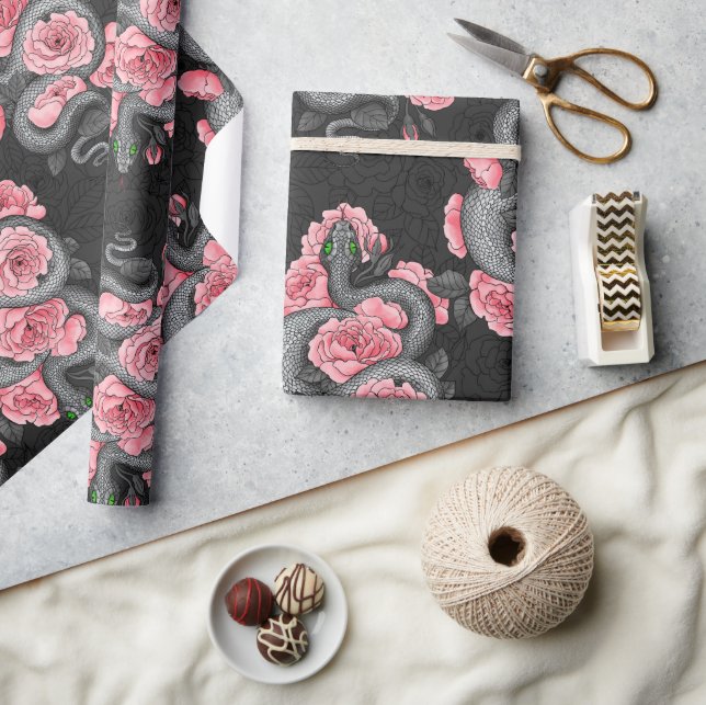 Papel De Presente Snakes and  peach roses (Artesanato)