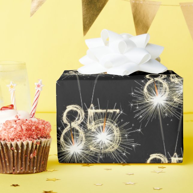 Papel De Presente Sparklers de 85º Aniversário em Preto   (Festa de aniversário)