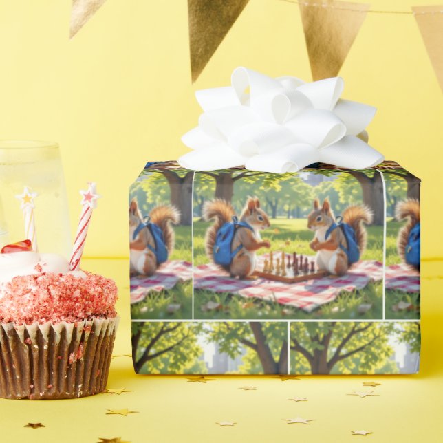 Papel De Presente Squirrels Playing Chess In a City Park (Festa de aniversário)