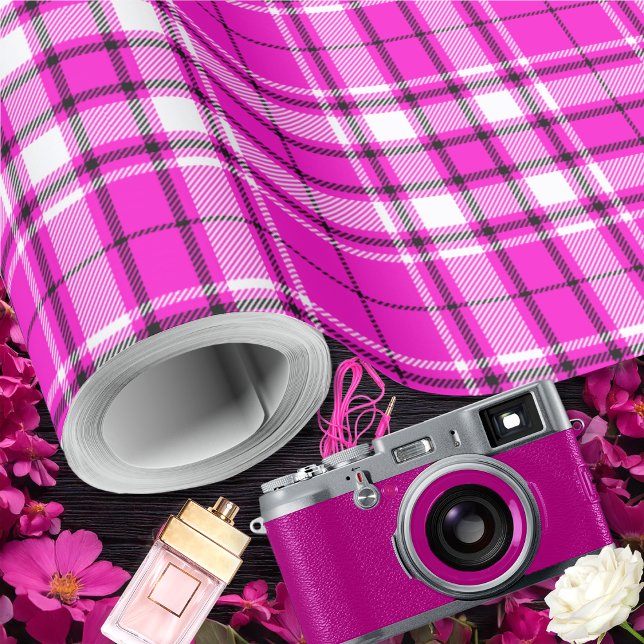 Papel De Presente Tartan - Preto-Branco-Rosa-Quente (Tartan - Hot Pink-White-Black Wrapping Paper by Leapfroglisics Shop)