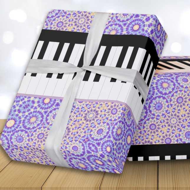 Papel De Presente Teclas de Piano Padrão Lilás Bonito (Stylish gift wrapping paper with black and white piano keys and abstract lilac and cream pattern)