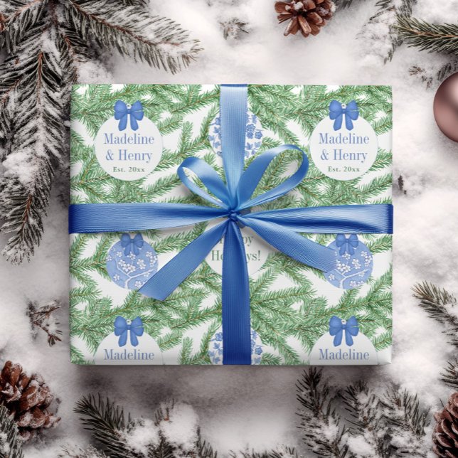 Papel De Presente Texto de Balas Brancas Azuis do Natal Casado (Blue and white personalized Christmas ornaments holidays chinoiserie wrapping paper)