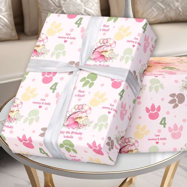 Papel De Presente Texto do Nome de Aniversário do Dinossaur Pegadas  (Dinosaur Footprints Pink Girl Birthday Name Text Wrapping Paper)