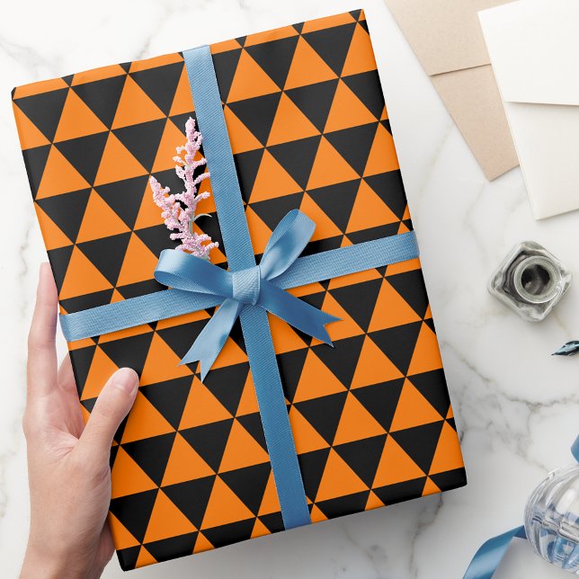 Papel De Presente Texto Personalizado de Aniversário do Dia de Nasci (Halloween Orange Black Modern Birthday Custom Text Wrapping Paper)