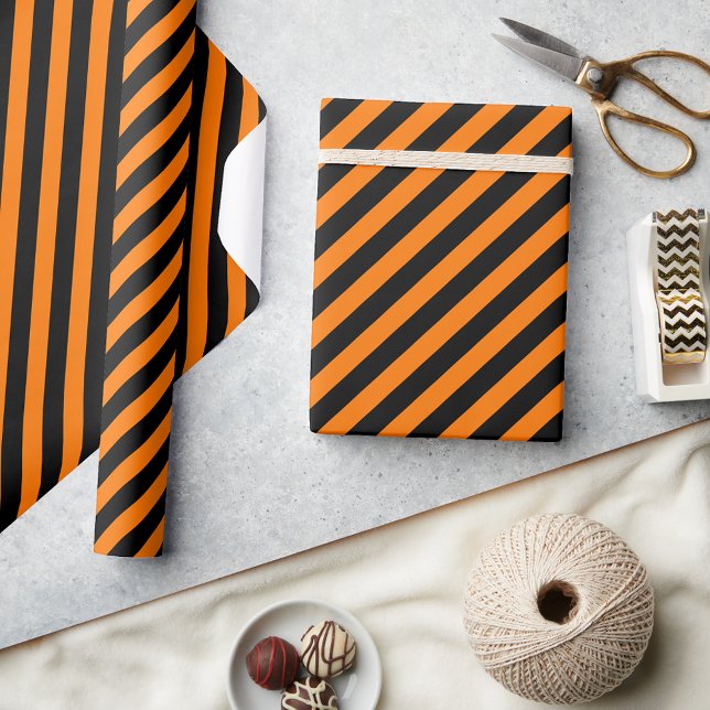 Papel De Presente Texto Personalizado do Dia de Aniversário Laranja  (Modern Halloween Orange Black Birthday Custom Text Wrapping Paper)