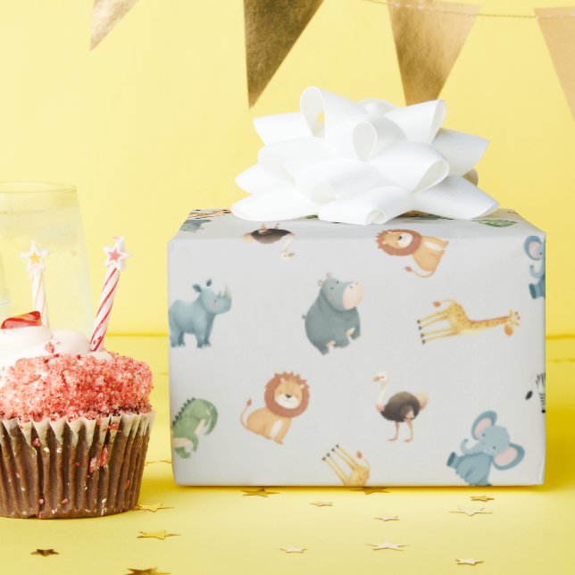 Papel De Presente Tossed African Animals on Pale Gray (Festa de aniversário)