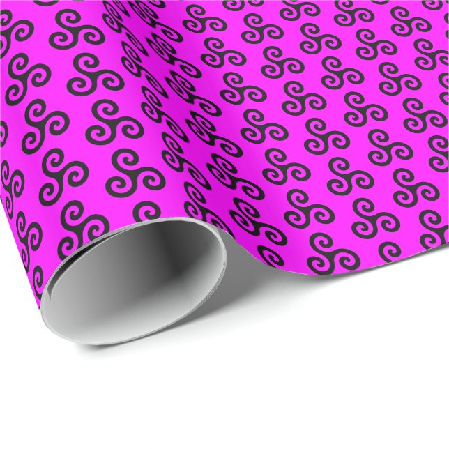 Papel De Presente Tríplice Espiral Celta Triskele Preta em Rosa (Ponta do rolo)