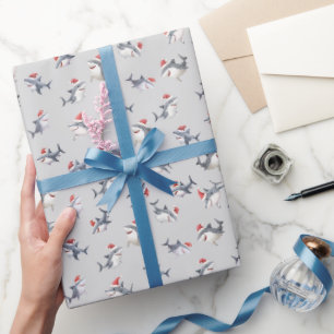 Papel De Presente Tubaroes de Natal Jogados em Cinza Claro