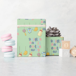 Papel De Presente Um Pequeno Está A Caminho