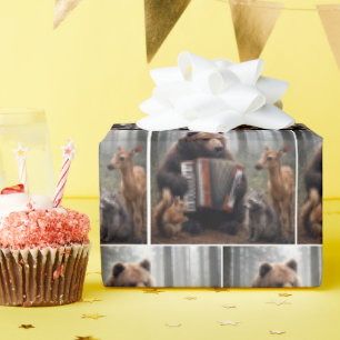 Papel De Presente Urso Tocando Acordeão para Amigos da Floresta