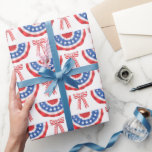 Papel De Presente USA Flag Bunting and Bows American Summer<br><div class="desc">Celebrate with the bunting and bows,  with the Stars and Stripes! This bunting and bows pattern is a sweet yet patriotic display! Perfect for a Fourth of July party or patriotically-themed event!</div>