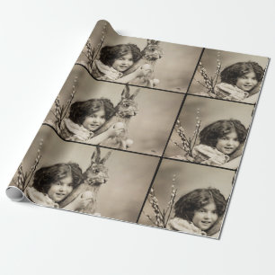 Papel De Presente Vintage girl with gian Easter Bunny