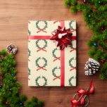 Papel De Presente Vintage Holly Wreath Christmas<br><div class="desc">Esta ilustração de dominio público apresenta um padrão Holly Wreath em um fundo colorido de creme claro. Aproveite a estação festiva de natal!</div>