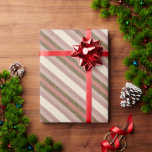 Papel De Presente Vintage Pink Christmas Diagonal Stripes<br><div class="desc">Bonito faixas diagonais cor-de-rosa para combinar com o papel de embrulho dos Sinos de Natal cor-de-rosa retrorados.</div>