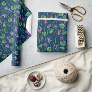Papel De Presente Violetas aquarela em azul