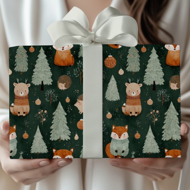 Papel De Presente Whimsical Christmas Tree with Red Fox Dark Green (Criador carregado)