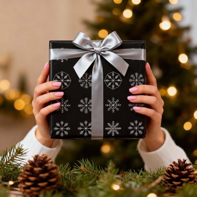 Papel De Presente White Snowflakes On Black Background Christmas Wra (Criador carregado)