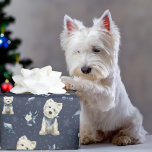 Papel De Presente White Westie Christmas<br><div class="desc">Um pequeno Westie branco com hellebores e conterrâneo num fundo azul escuro com estrelas. A embalagem mais bonita a ser usada para mães Westie e pais Westie quando lhes dá o presente perfeito neste Natal. Desta forma eles sabem que você os ama e, em troca, também te amam... mesmo que...</div>