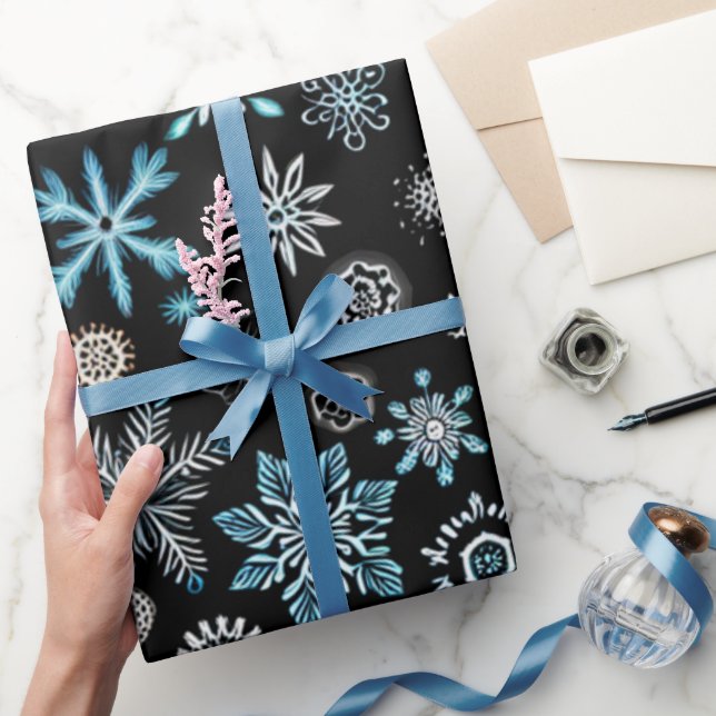Papel De Presente Wrap Festivo Wonderland 'Blue Snowflakes on Black' (Presentear)