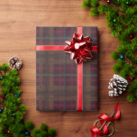 Papel De Presente Xadrez orgânica Comfy Cozy Christmas<br><div class="desc">O calor da estação refletiu neste belo estilo country, confortável, xadrez acolhedora. A xadrez é o padrão mais conhecido e o melhor que todos os dias, especialmente o Natal! As listras orgânicas e o fundo vermelho-escuro fazem disto um favorito para todas as ocasiões. Veja o padrão Moody Mushroom correspondente para...</div>