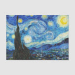 Papel De Seda A Noite Estrelada de Vincent Van Gogh<br><div class="desc">A pintura é dominada por um céu noturno cheio de lua e estrelas. Ele ocupa três quartos do plano fotográfico e parece turbulento, até agitado, com padrões intensos que parecem atravessar sua superfície como ondas. Ela está repleta de órbitas brilhantes - incluindo a lua crescente à extrema direita, e Vênus,...</div>