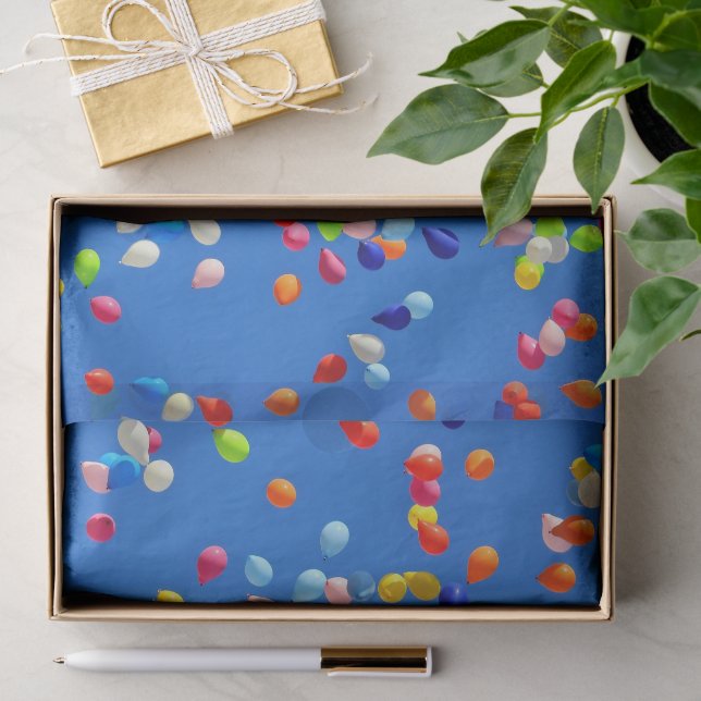 Papel De Seda Balões de Festa Flutuando no Céu Azul (Presente)