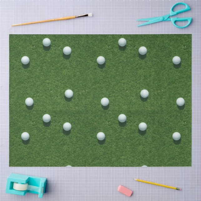 Papel De Seda Bolas de golfe em fundo de grama verde (Arte )