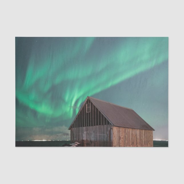 Papel De Seda Celeiro Marrom Impecável sob o Céu da Aurora Borea (Frente )