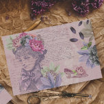 Papel De Seda Chic Vintage Mulher Moda Florais e Escrita Manual<br><div class="desc">O elegante, antigo estilo de vintage, desdobra o design floral e a vintage com um retrato de dama vintage com o chapéu da mulher criado com belo rosa-chic, arranjo floral de rosa, contra um antigo fundo texturizado violeta com nosso verde de estilo folha prensada, folhas e botões florais. Antecedentes de...</div>